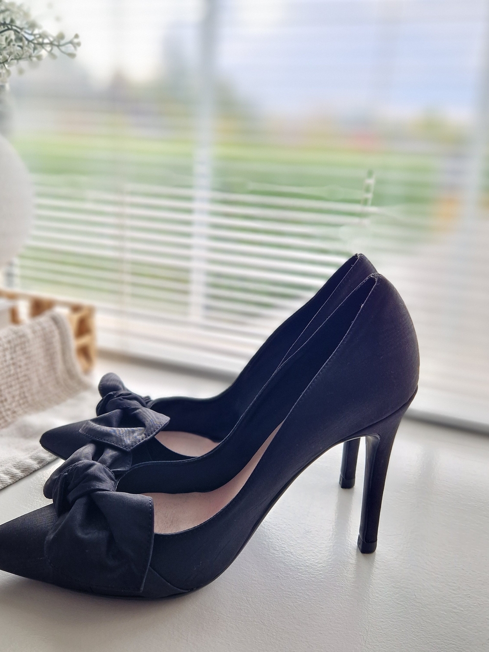 Ted Baker London Black Bow Pointed-Toe Stiletto Heels